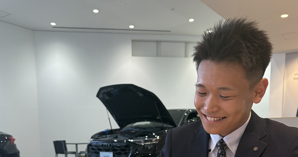 ショールームで働く社員